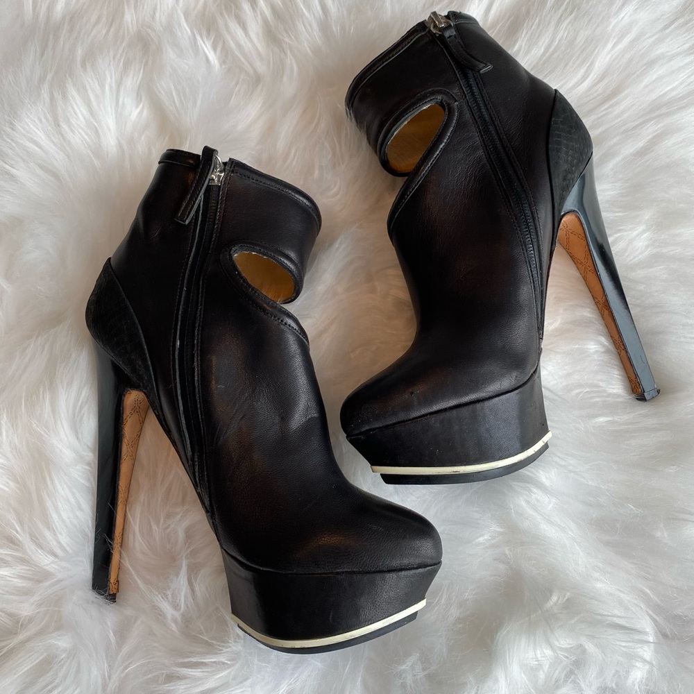 L.A.M.B. ‘Dotty’ Pump Size 7